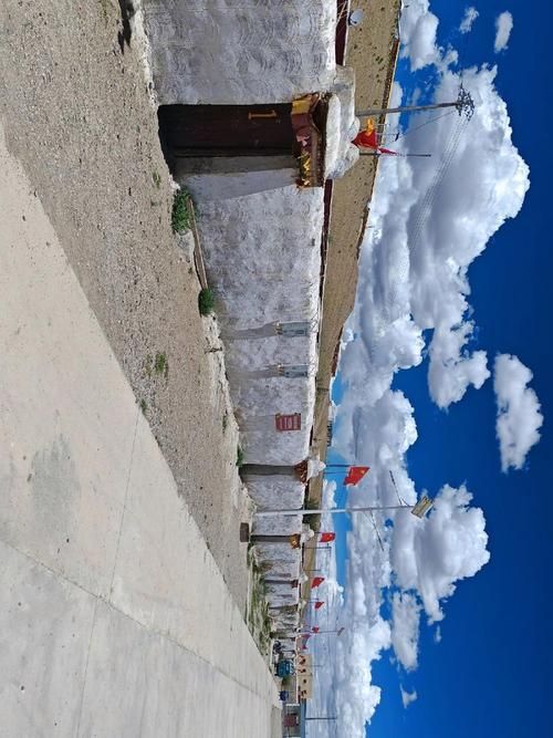 西藏自治区阿里地区措勤县最新通告:所有人员足不出户(西藏阿里措勤县城街景图)