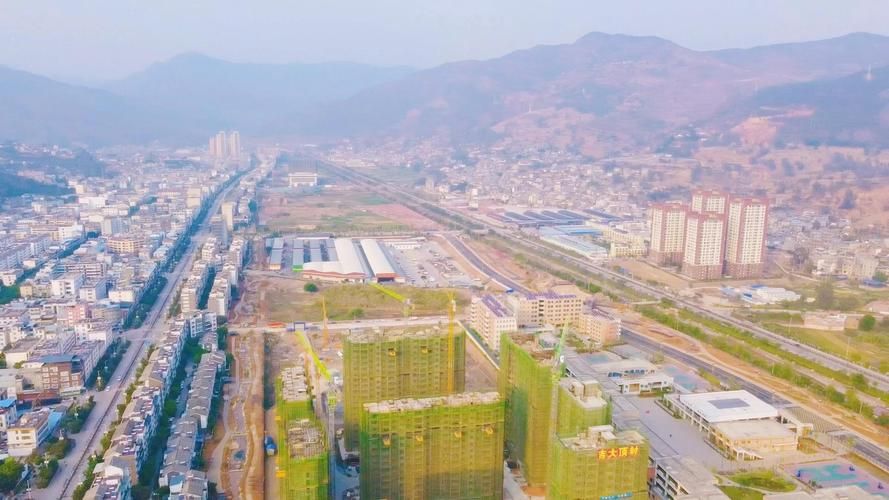 云南省大理白族自治州南涧彝族自治县新增21例死亡病例，从境外抵广西壮族自治区梧州市蒙山县的简单介绍